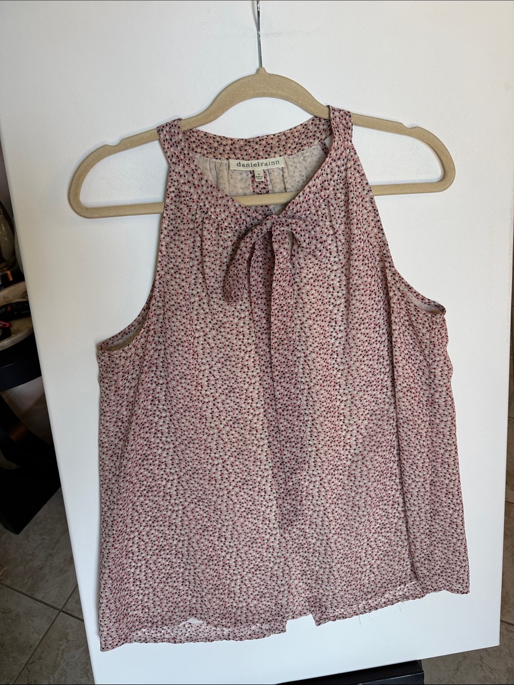 Daniel Rainn Rose-Pink Floral Tie-Neck Sleeveless Top